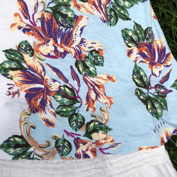 🌺 Anthropologie “Akemi + Kin” CUTE Floral Top Sm! - Picture 7 of 8